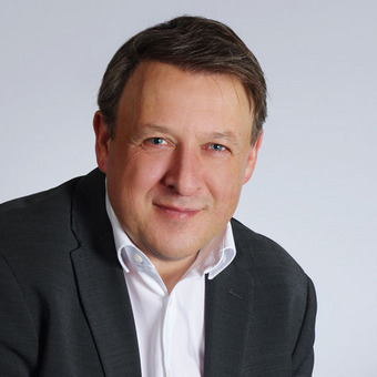 Portraitaufnahme von Stefan Schöbinger, Hoteldirektor des Best Western Hotel Tulln